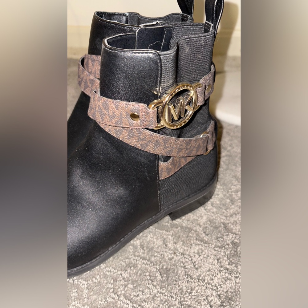 Michael Kors Women’s Black Ankle Boots with Brown Straps & Gold MK Hardware 8.5 - Picture 3 of 13